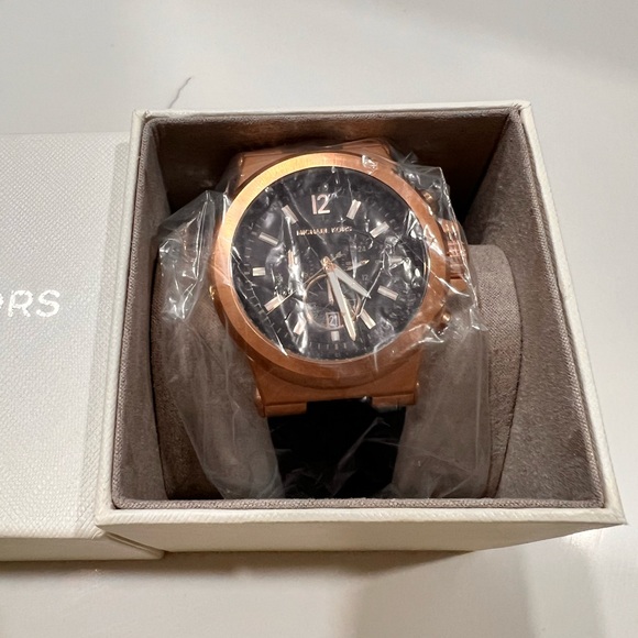 Men’s Michael Kors Oversized Dylan Watch in Rose Gold & Black - Picture 10 of 15